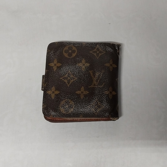 Louis Vuitton Brown Monogram Wallet - Picture 2 of 16